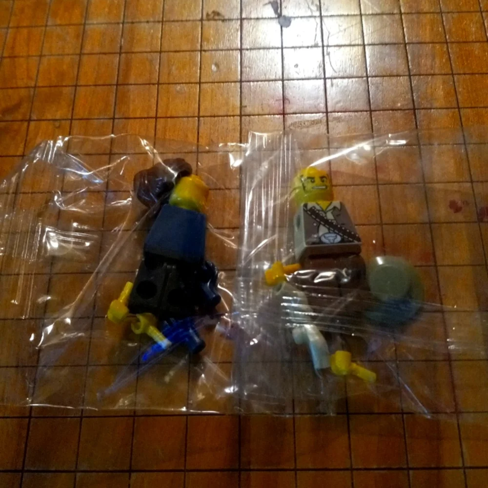 Lego lot 7 this lot has 10 never opened leg mini people